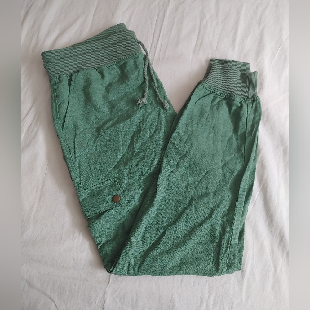 NWOT Forever 21 Army Green Cargo Pants M